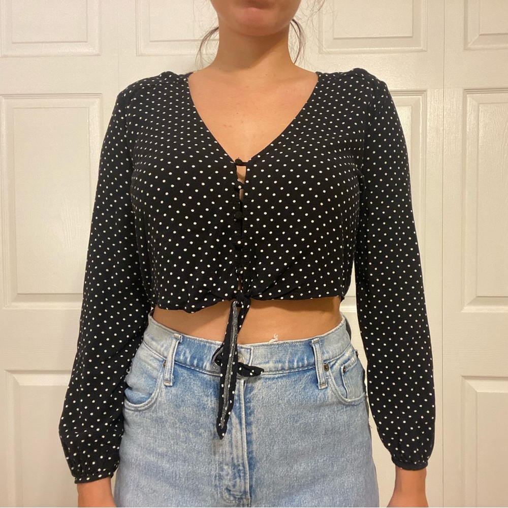 Cropped long sleeve polka dot top